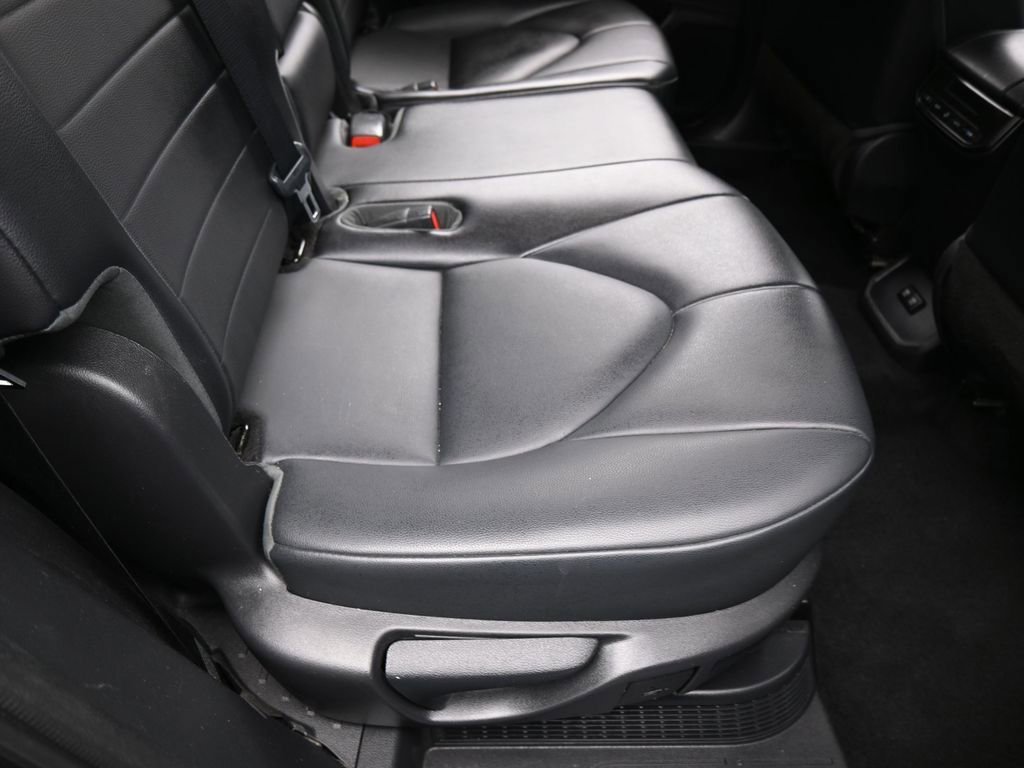Used 2021 Toyota Highlander XLE FWD image 39