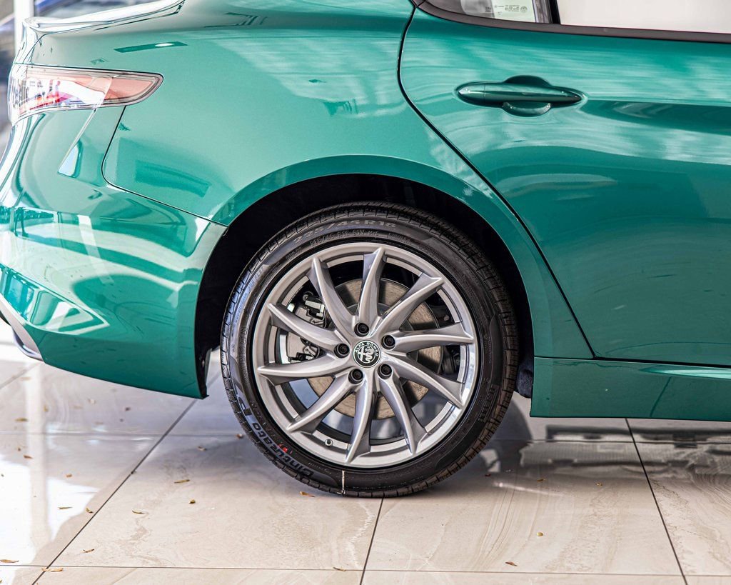 New 2025 Alfa Romeo Giulia AWD image 11