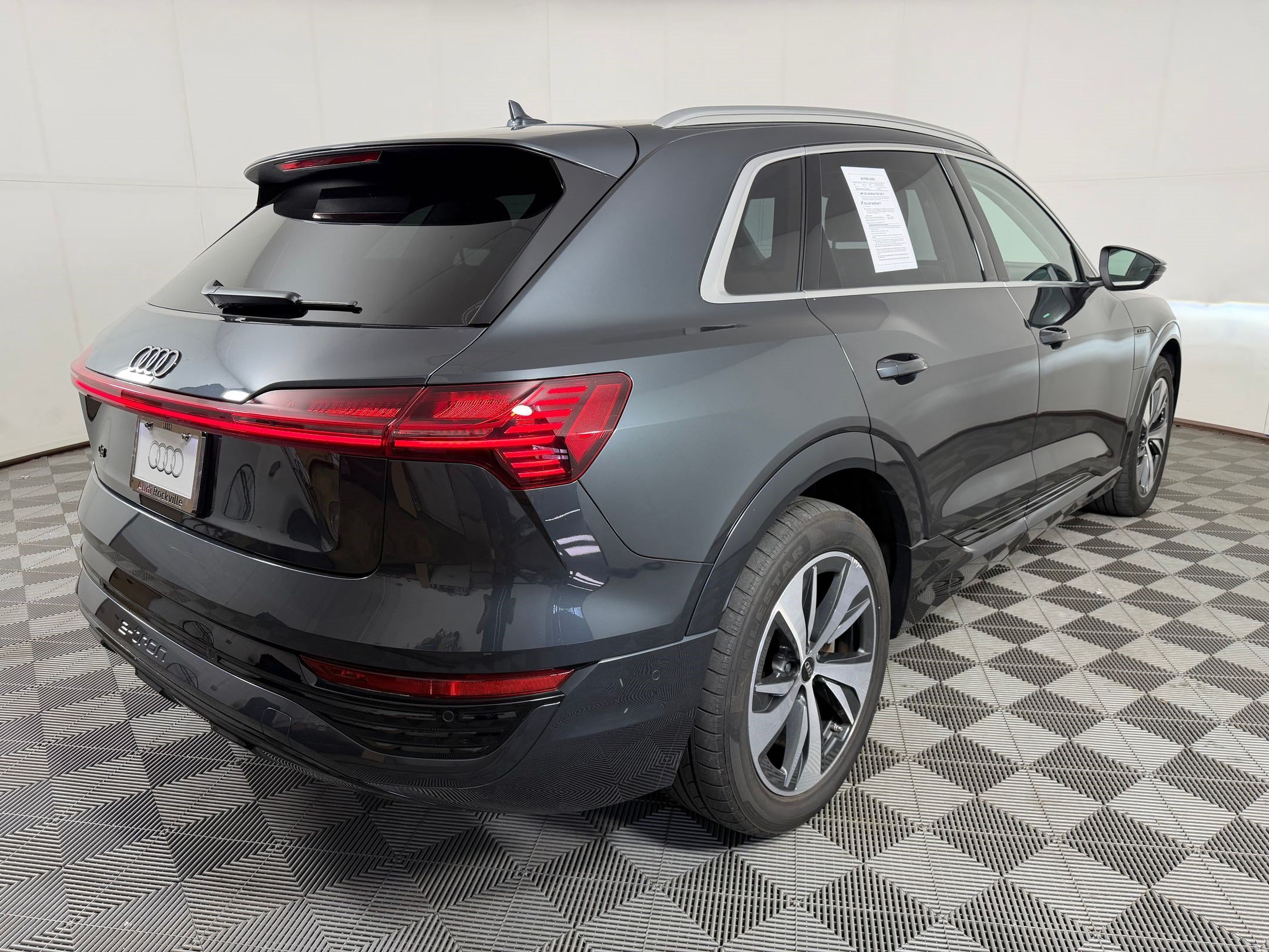Used 2024 Audi Q8 e-tron Premium Plus w/ Premium Plus Package AWD/4WD image 9