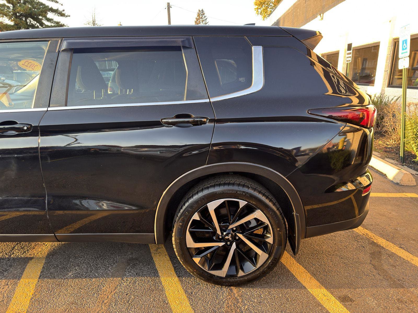 Used 2022 Mitsubishi Outlander ES image 18