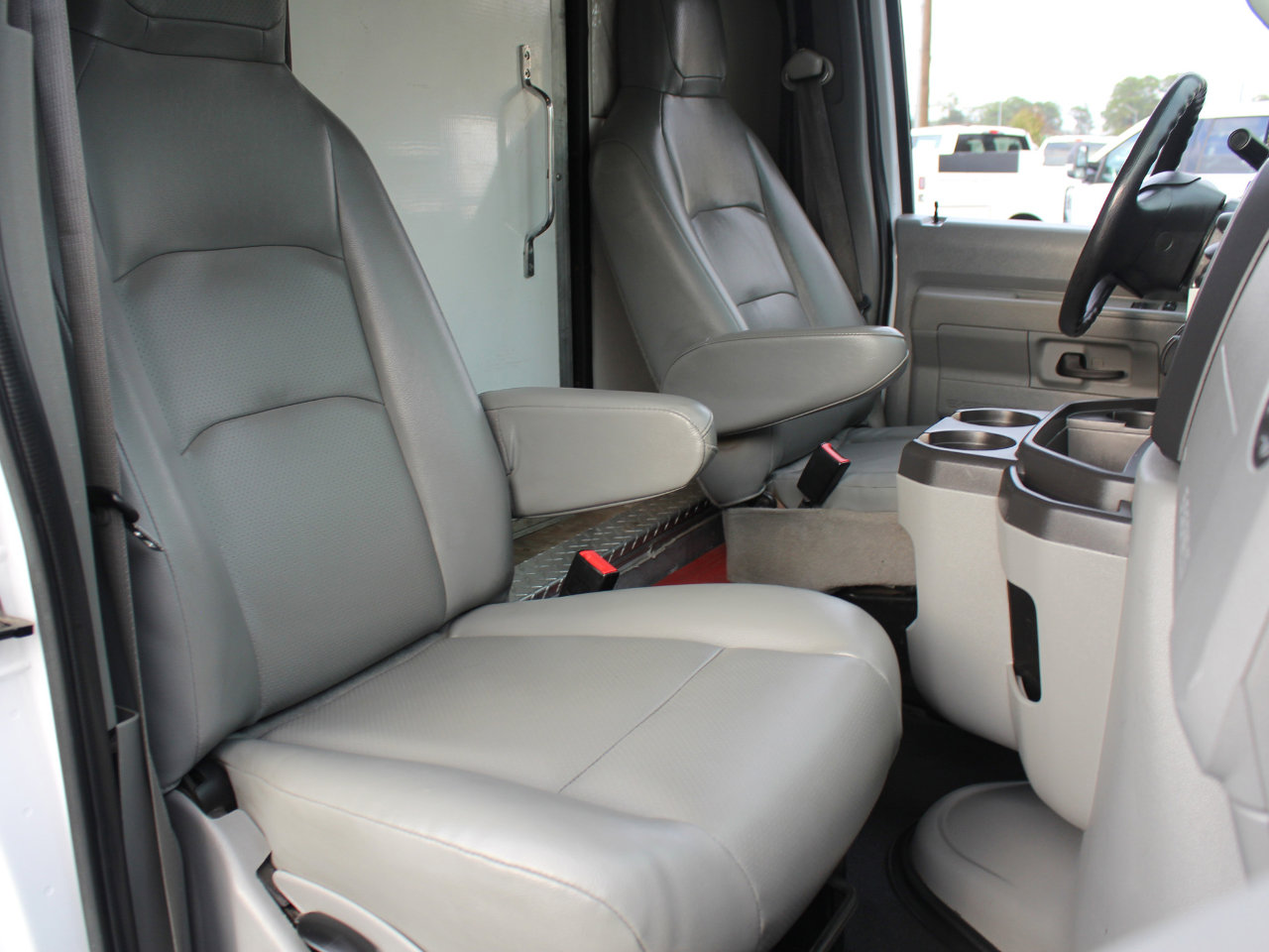 Used 2019 Ford E-450 and Econoline 450 Super Duty w/ Power Windows & Locks Group image 21