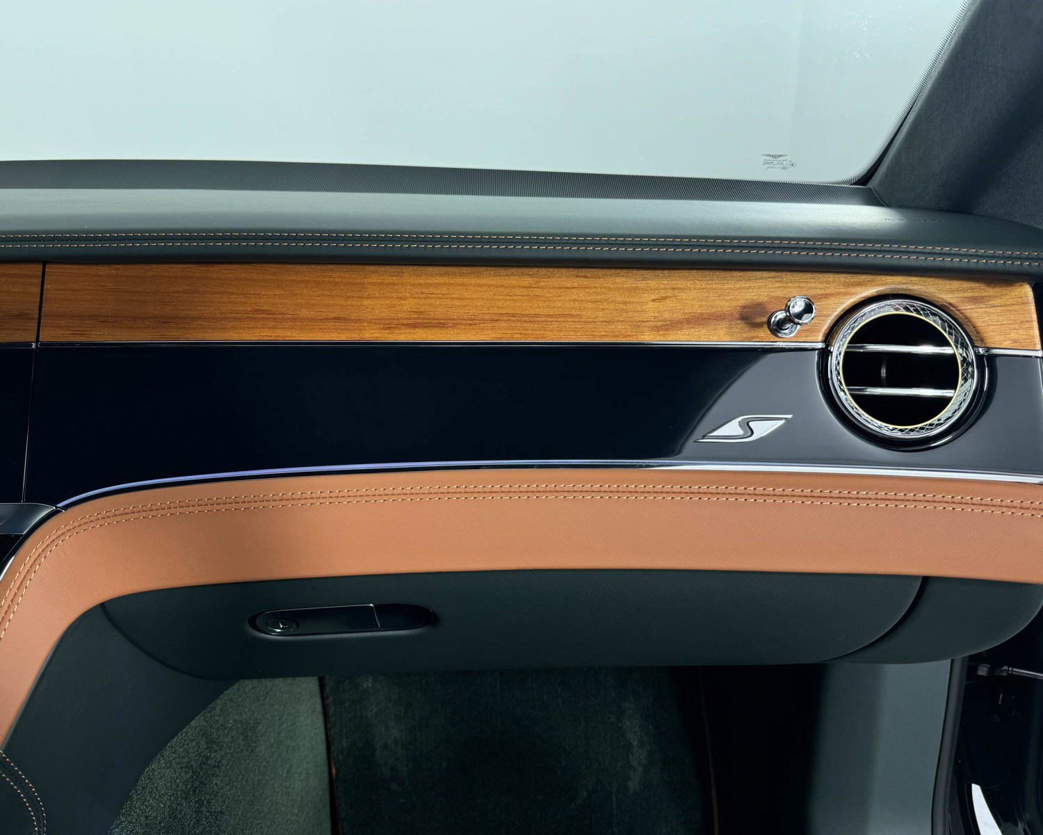 Used 2024 Bentley Continental GT S image 30