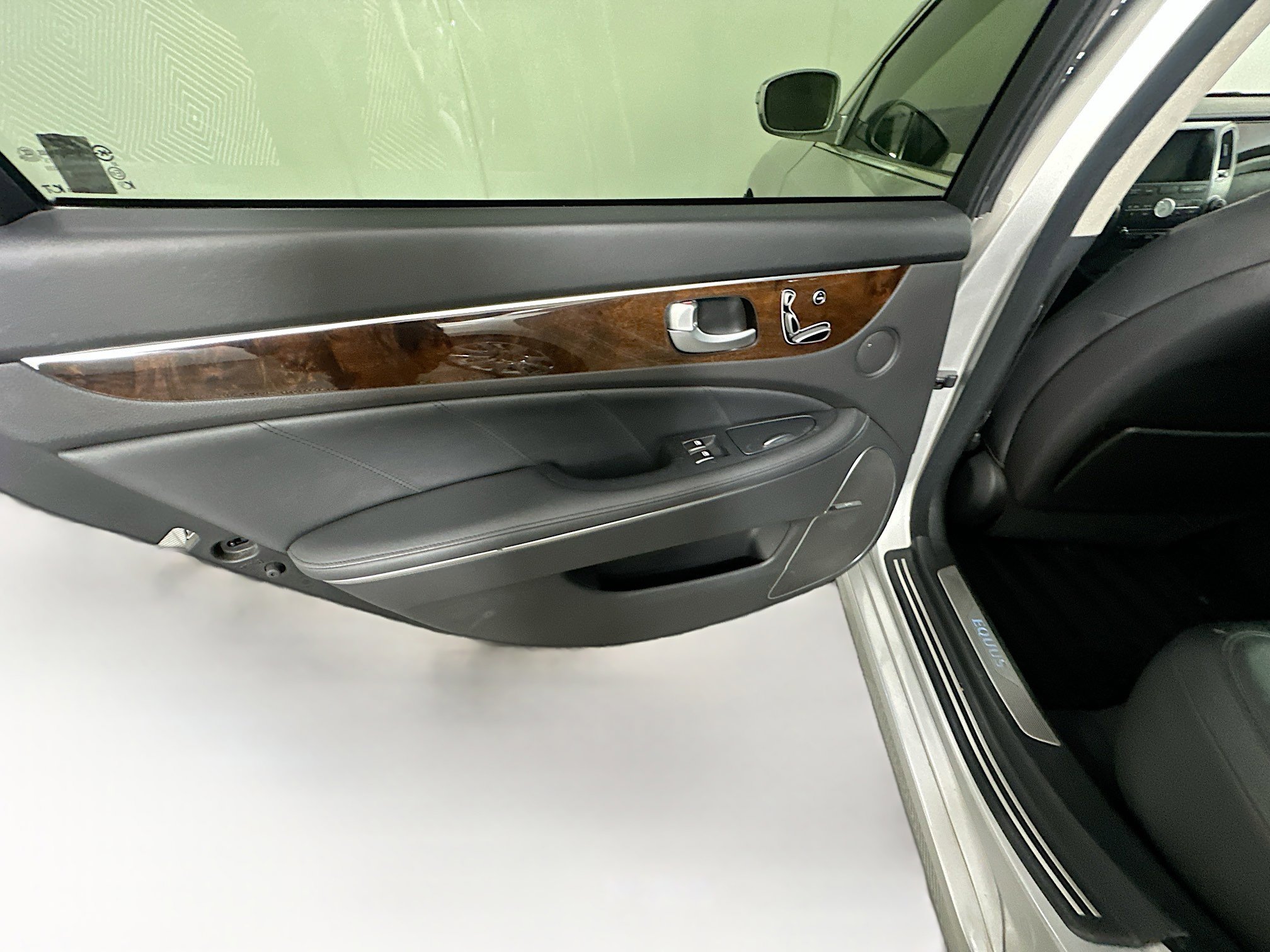 Used 2012 Hyundai Equus Signature RWD image 31