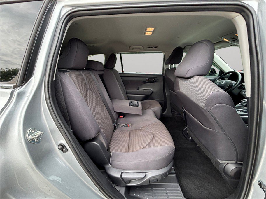 Used 2020 Toyota Highlander LE FWD image 37