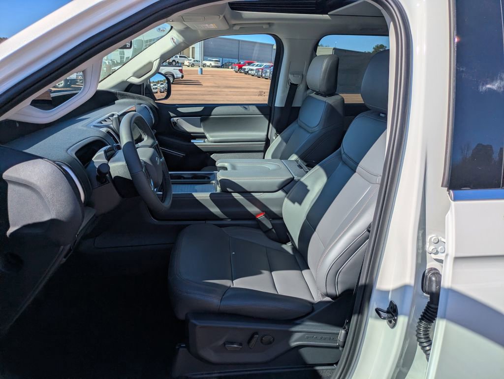 New 2025 Ford Expedition Active image 4