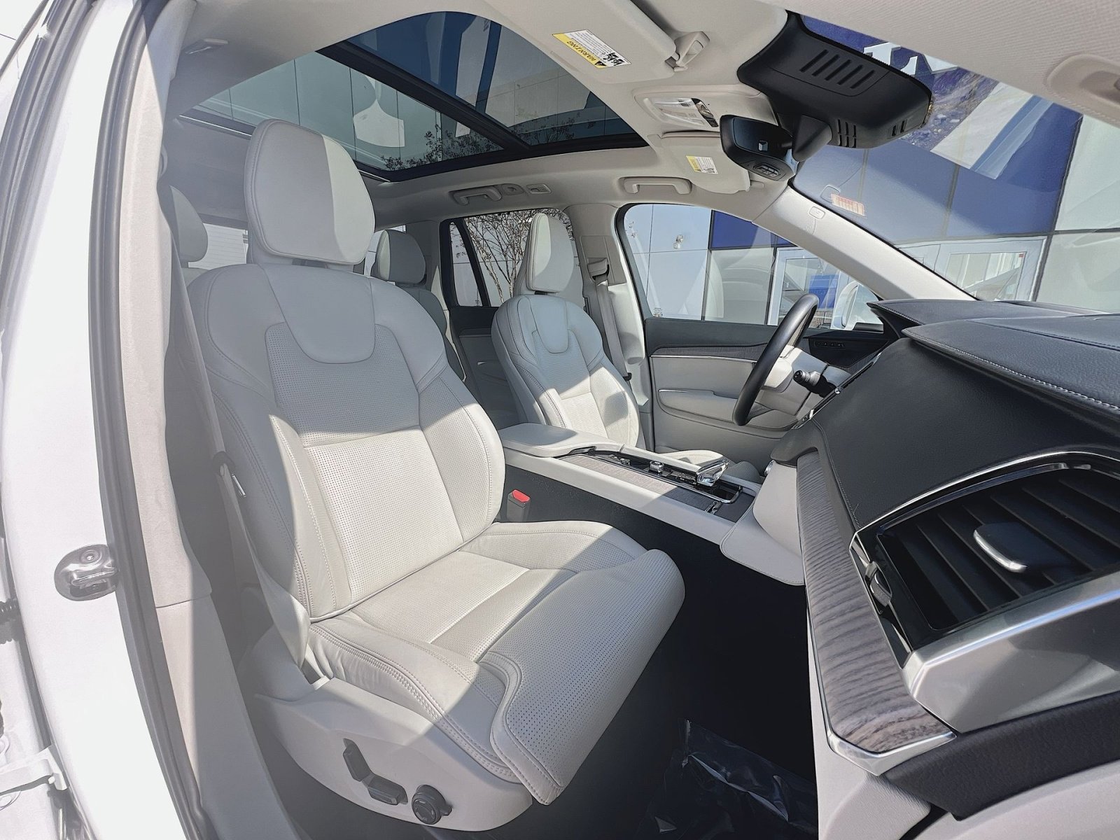 Used 2023 Volvo XC90 B6 Ultimate w/ Protection Package Premier image 28