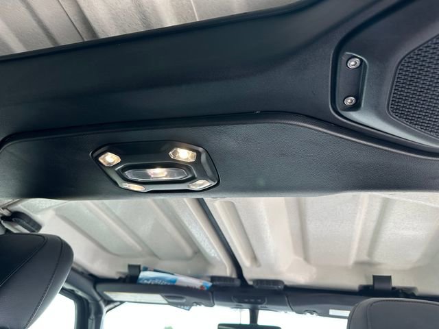 Used 2023 Jeep Wrangler Unlimited Sahara image 32