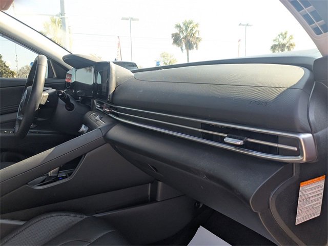 Used 2024 Hyundai Elantra Limited image 36