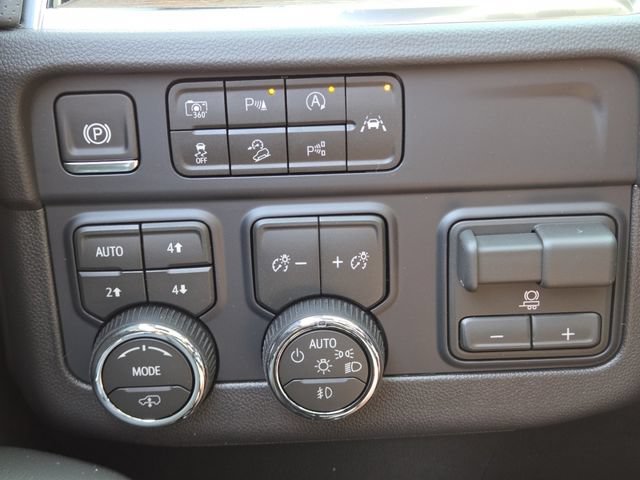 New 2026 Chevrolet Suburban High Country AWD/4WD image 33