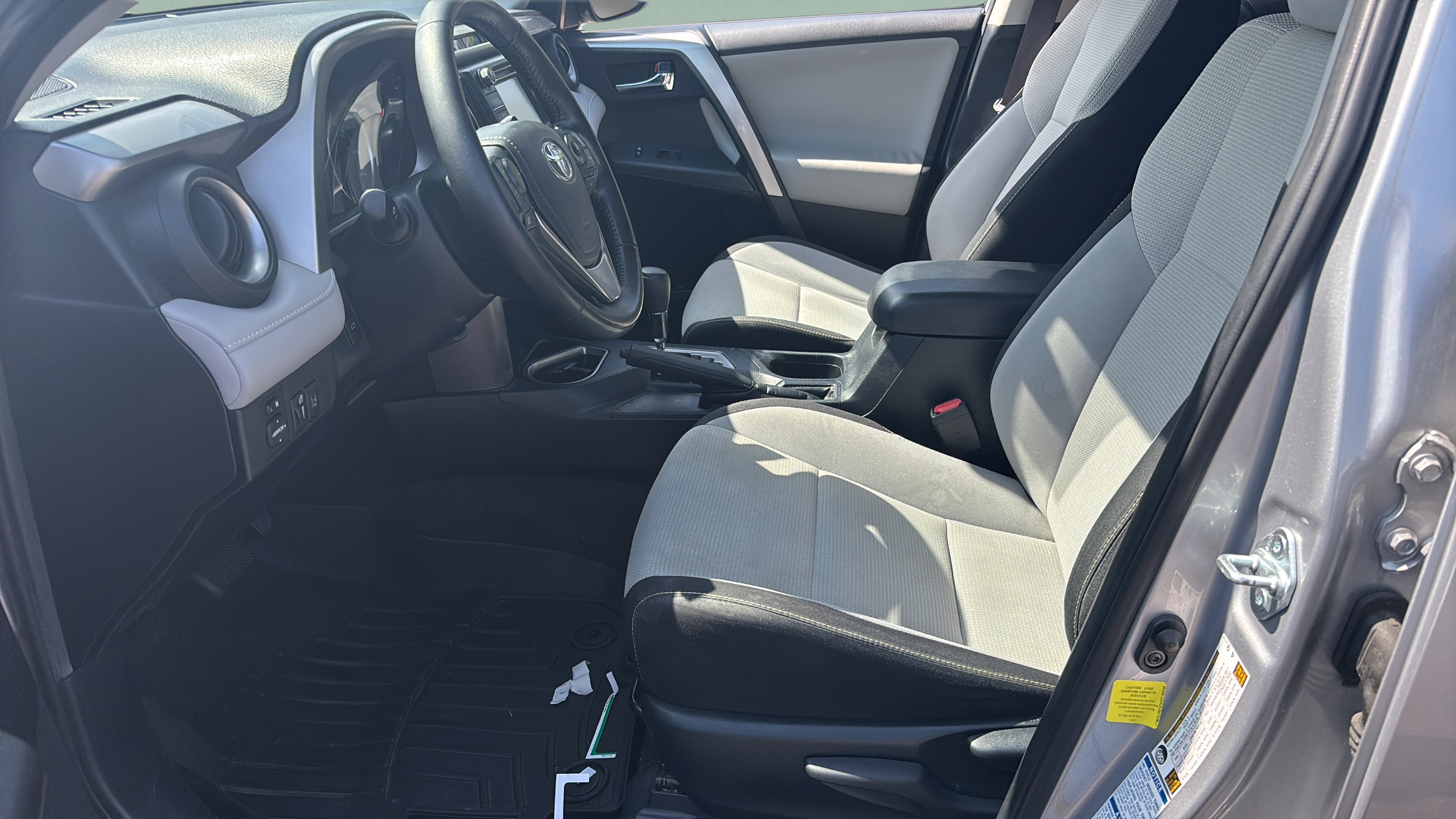 Used 2017 Toyota RAV4 XLE AWD/4WD image 9