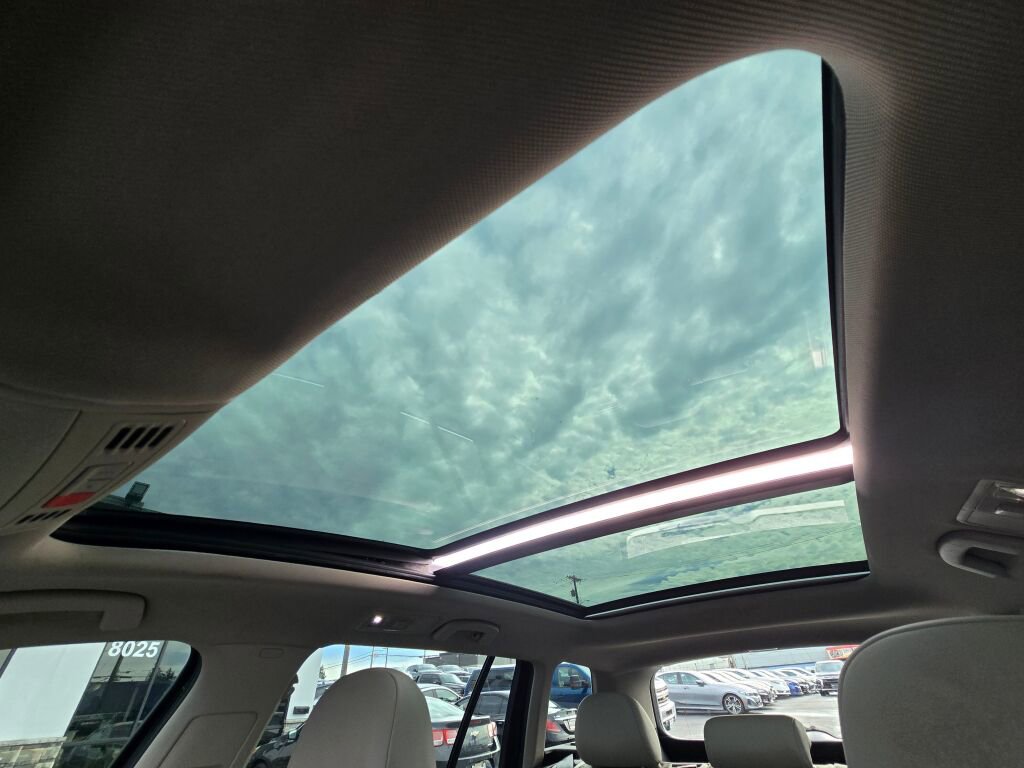 Used 2016 Volkswagen Golf SE image 35