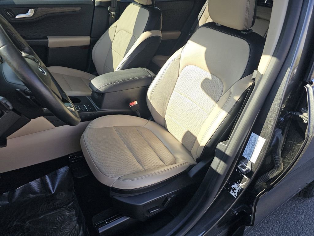 Used 2020 Ford Escape Titanium image 6