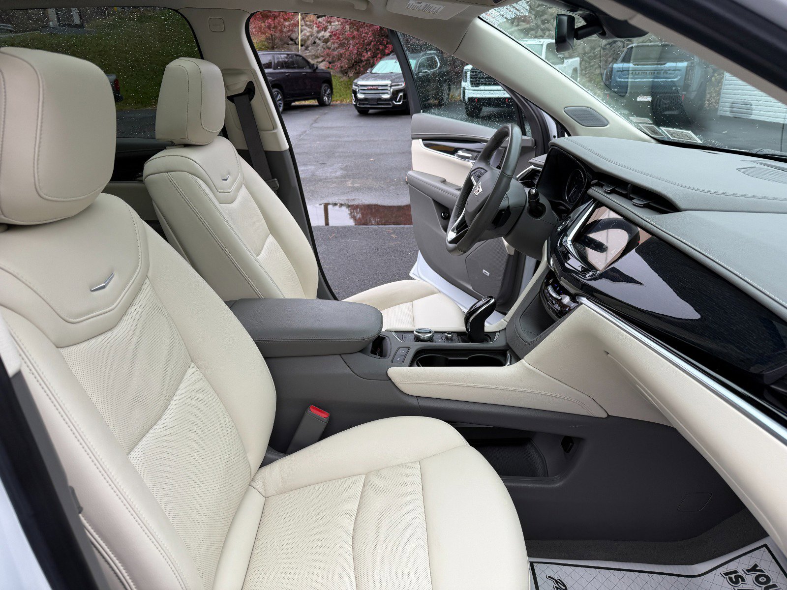 Used 2024 Cadillac XT6 Premium Luxury image 23