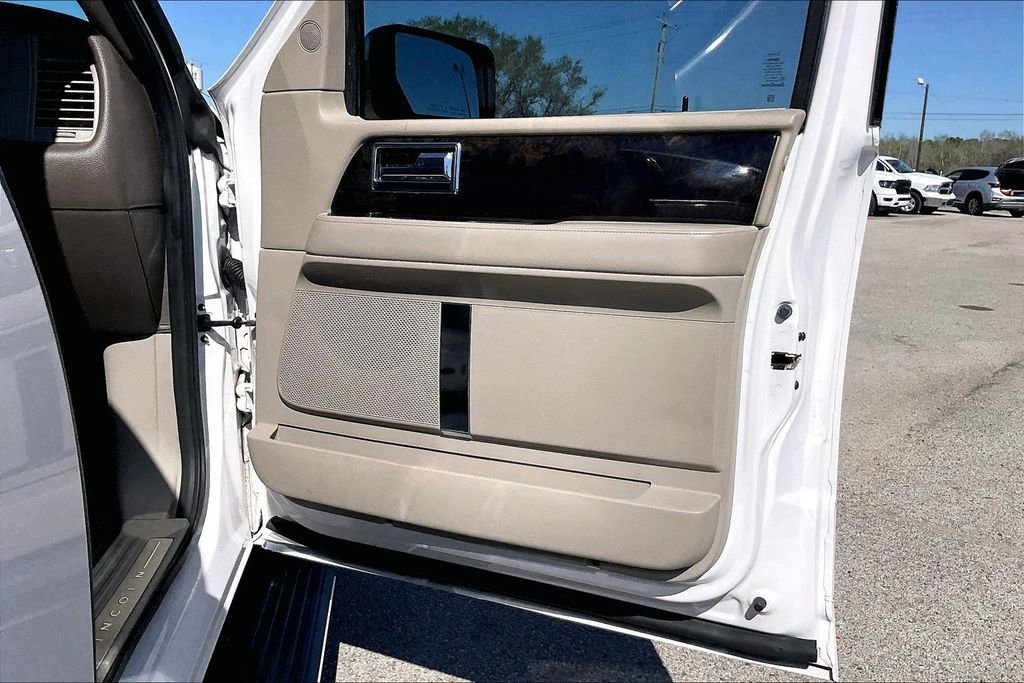 Used 2017 Lincoln Navigator Select image 29