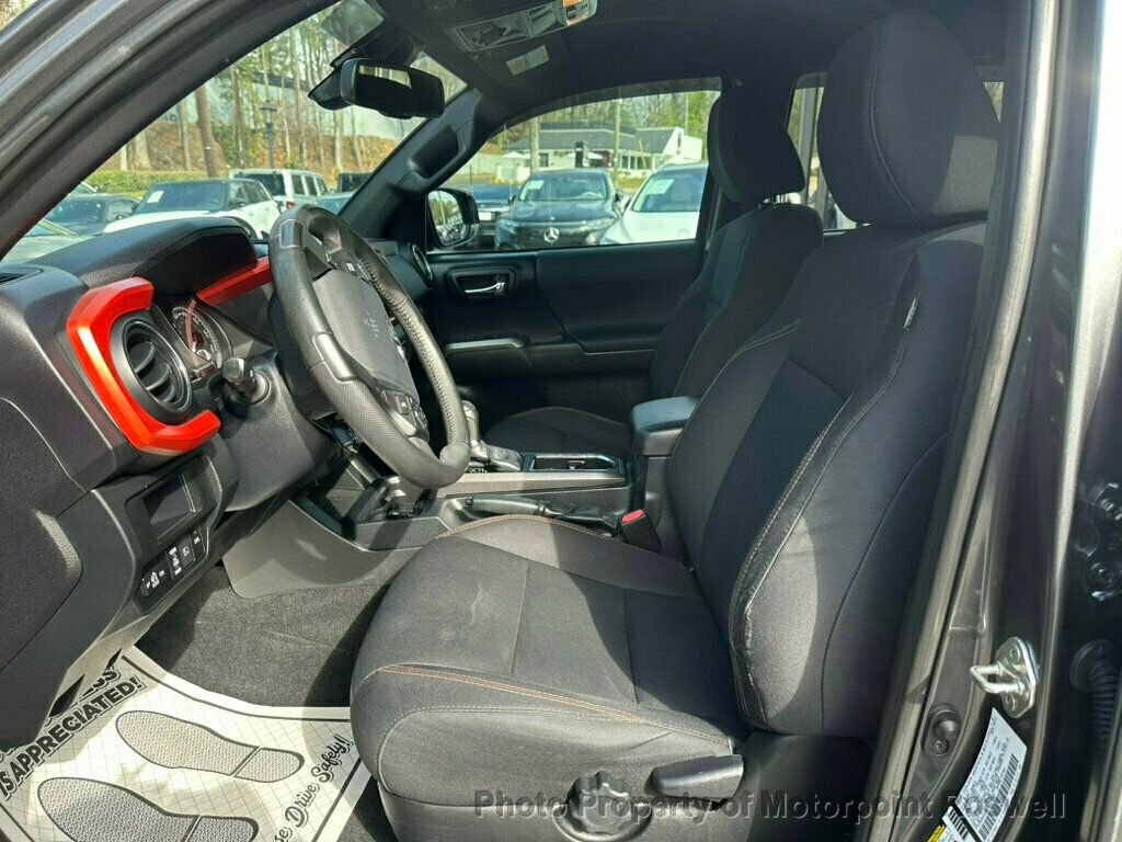 Used 2019 Toyota Tacoma TRD Off-Road image 9