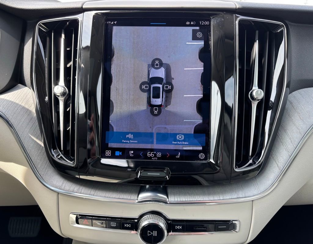 Used 2023 Volvo XC60 B5 Plus w/ Climate Package AWD/4WD image 12