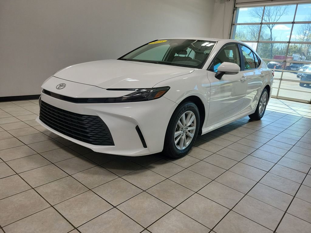 Used 2025 Toyota Camry LE FWD image 6
