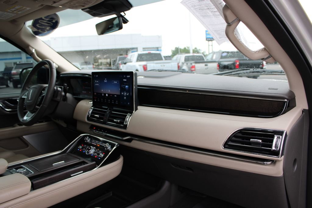 Used 2023 Lincoln Navigator Reserve RWD image 32