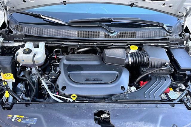 Used 2024 Chrysler Pacifica Touring-L image 30