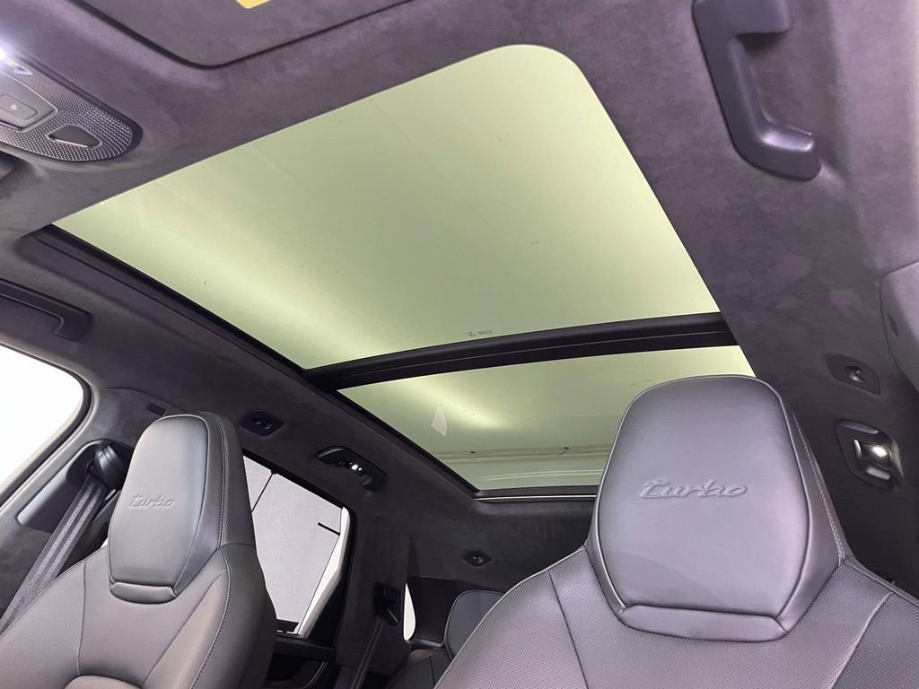 New 2025 Porsche Cayenne Turbo image 18