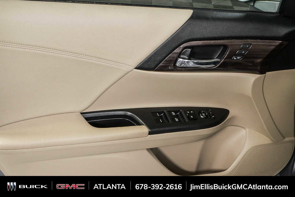 Used 2017 Honda Accord Touring image 6