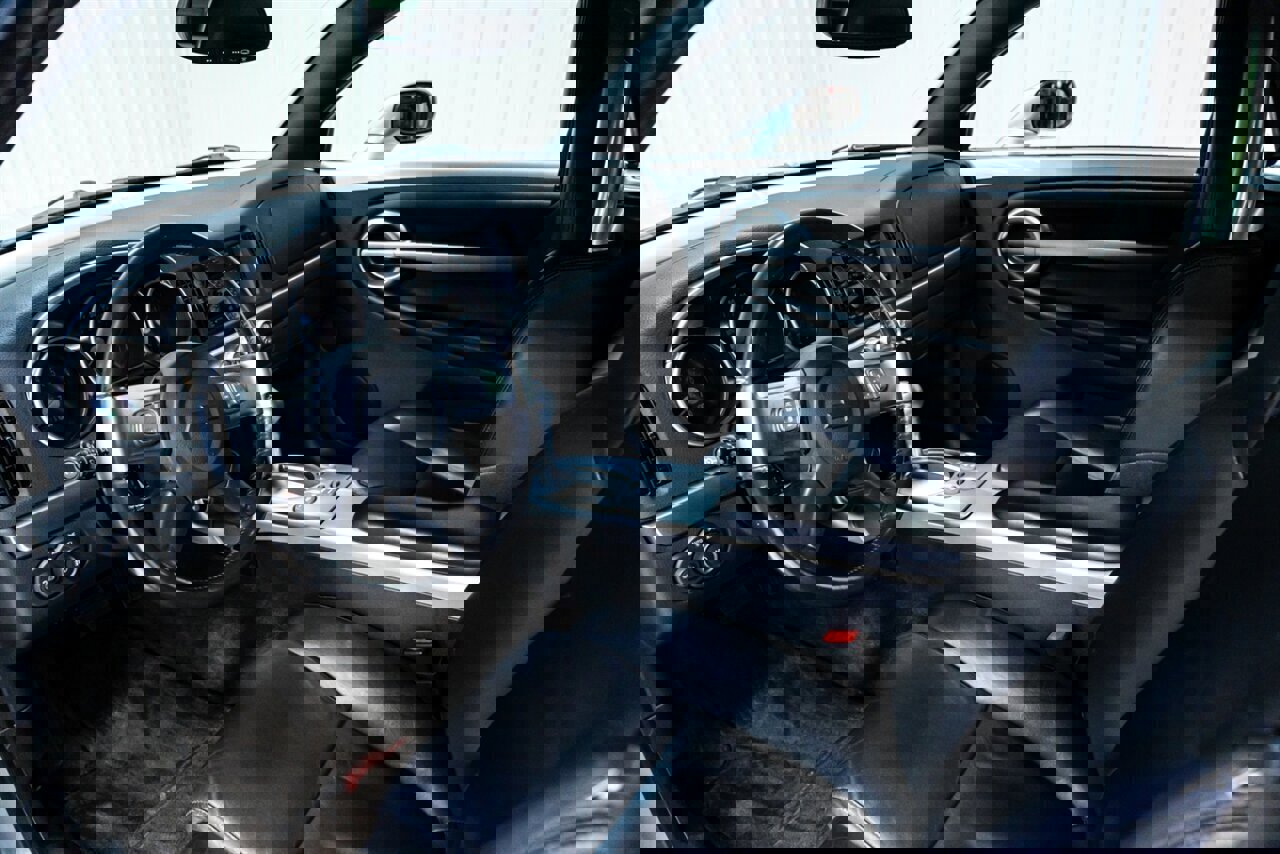 Used 2004 Chevrolet SSR w/ Preferred Equipment Group image 38