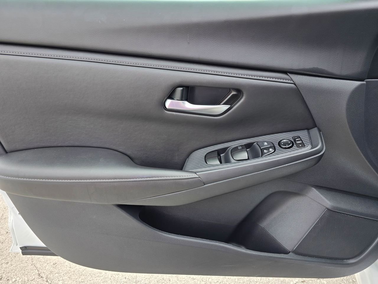 Used 2025 Nissan Sentra SV image 12