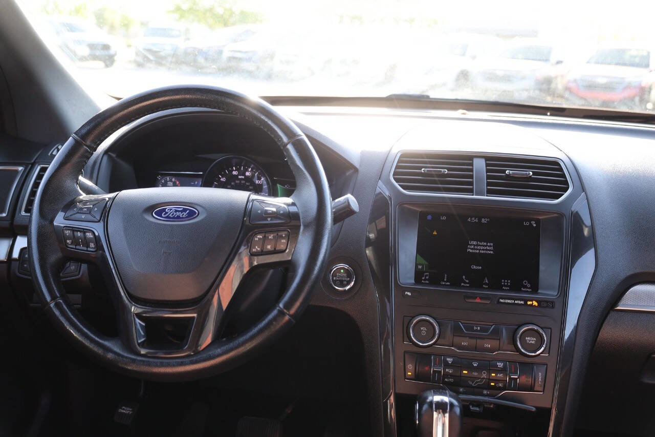 Used 2019 Ford Explorer XLT w/ Equipment Group 202A AWD/4WD image 23
