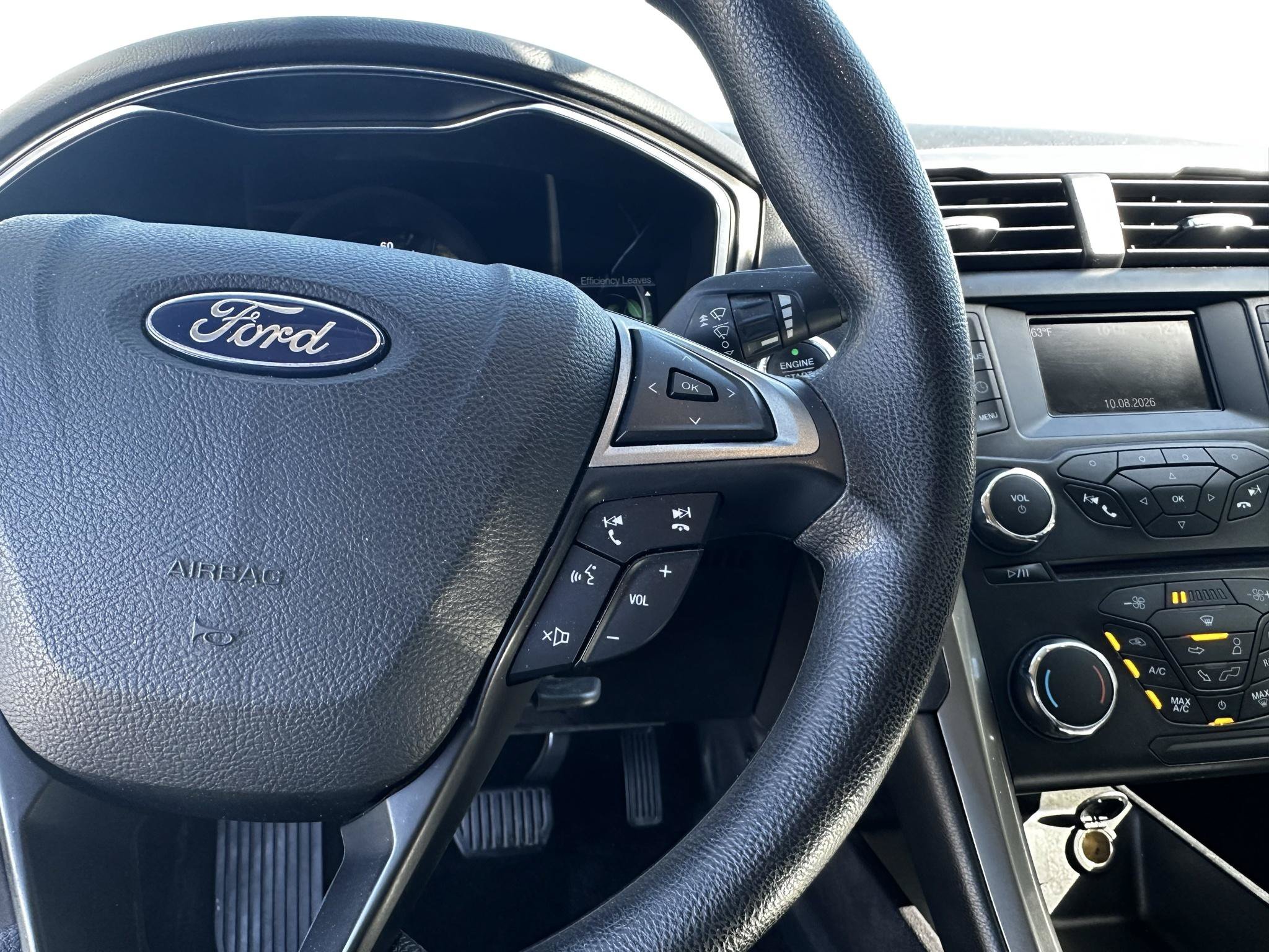Used 2018 Ford Fusion SE FWD image 16