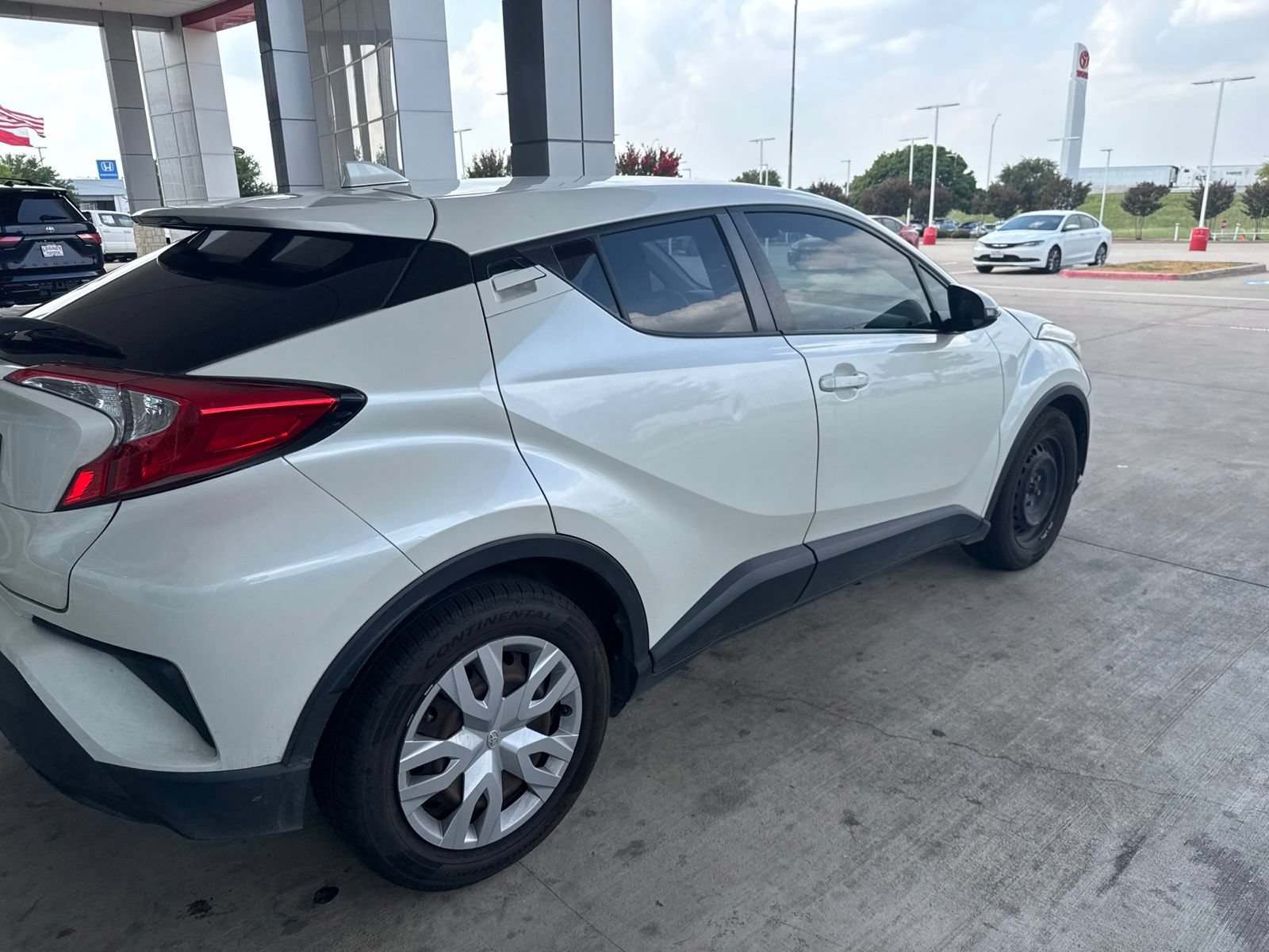 Used 2020 Toyota C-HR LE FWD image 16