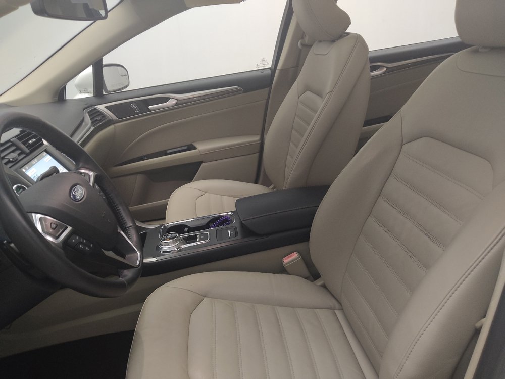 Used 2018 Ford Fusion SE w/ Fusion SE Technology Package FWD image 17