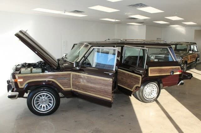 Used 1989 Jeep Grand Wagoneer image 16