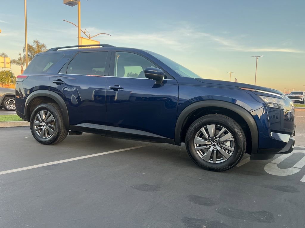 Used 2025 Nissan Pathfinder SV image 9