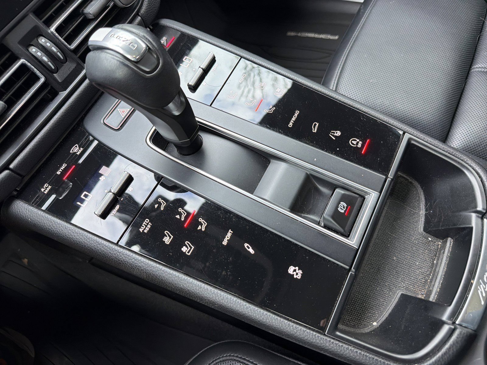 Used 2022 Porsche Macan S AWD/4WD image 34