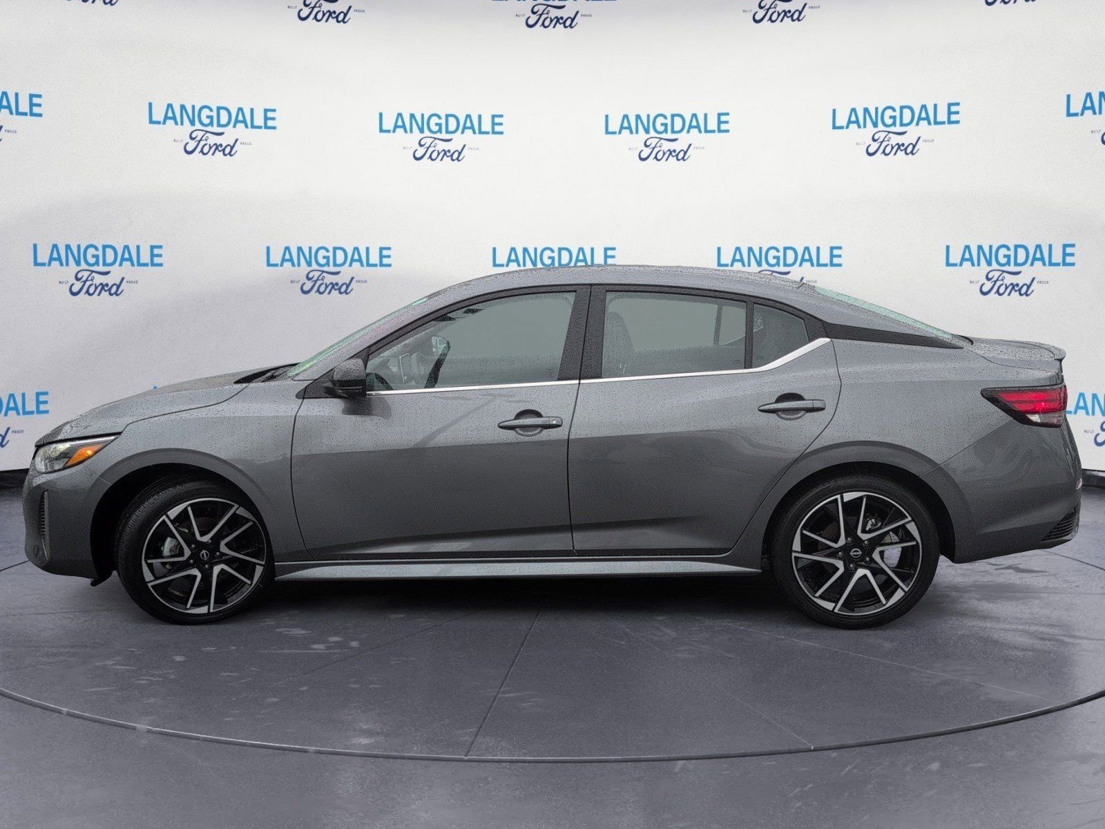Used 2025 Nissan Sentra SR w/ SR Premium Package FWD image 10