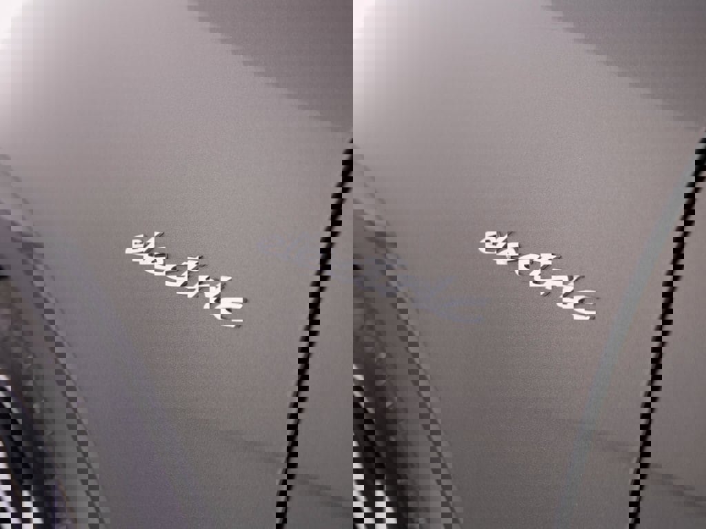 New 2025 Porsche Macan 4S Electric image 34