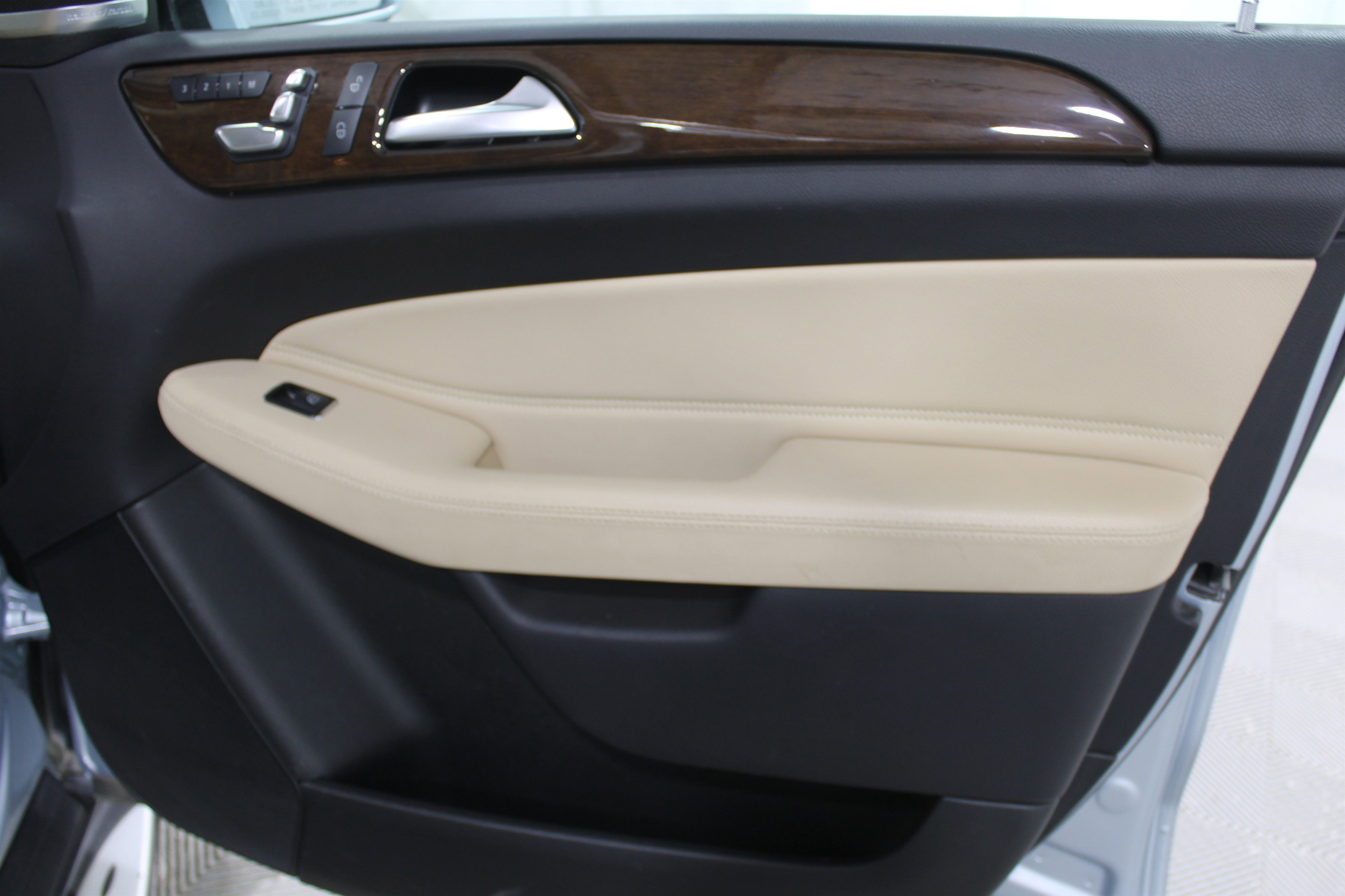 Used 2018 Mercedes-Benz GLS 450 4MATIC image 28