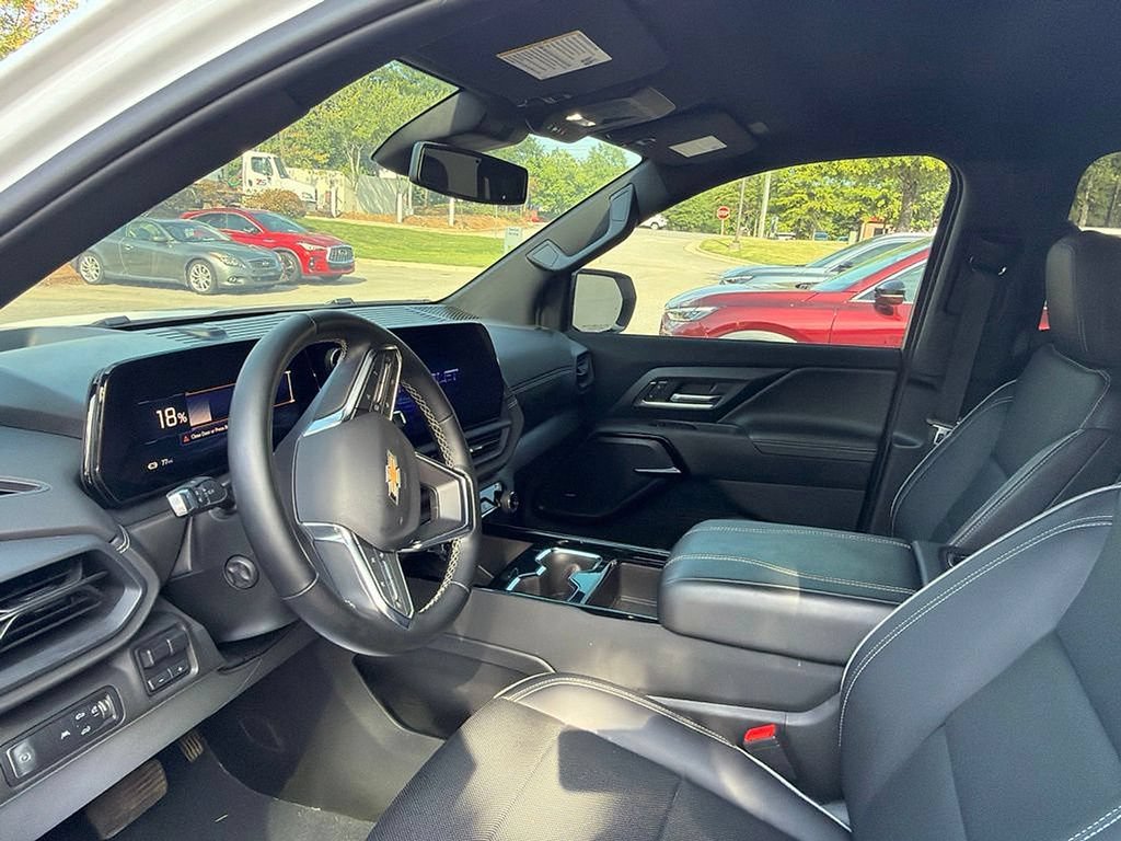 Used 2025 Chevrolet Silverado EV LT AWD/4WD image 10