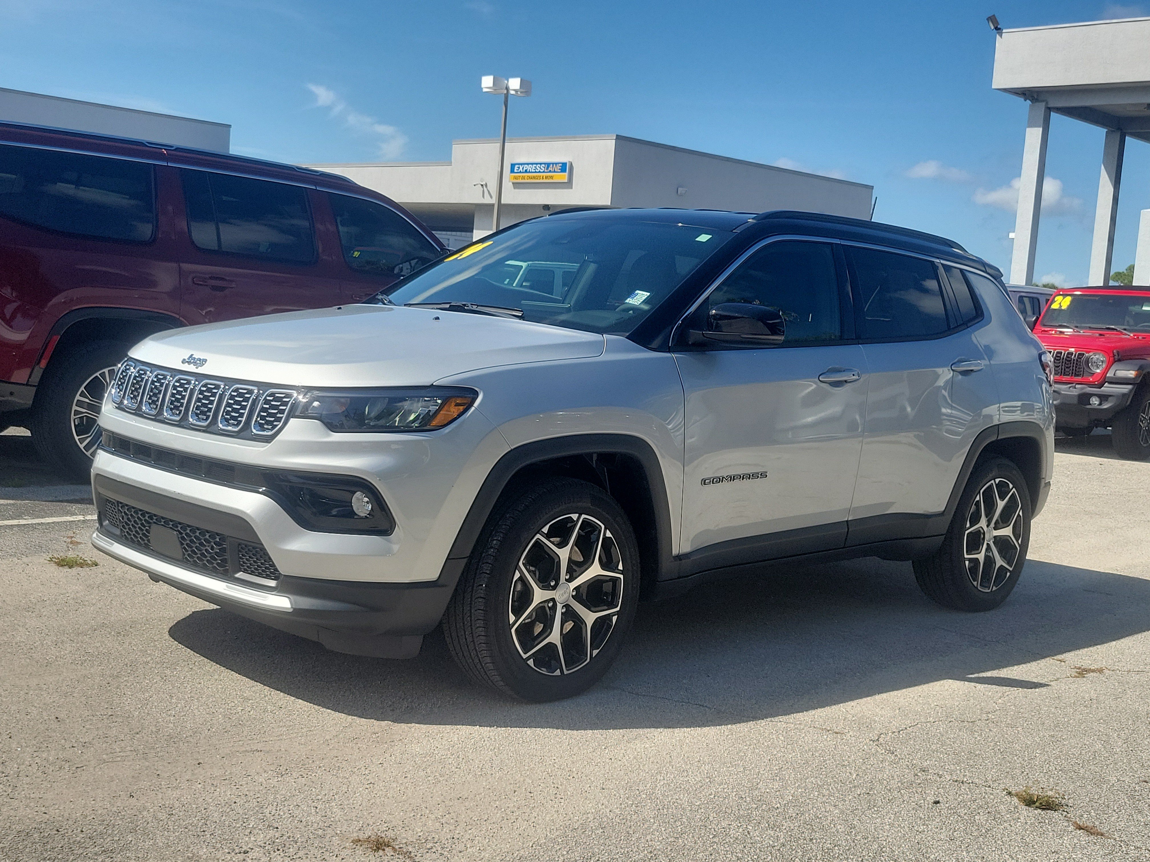 Used 2024 Jeep Compass Limited AWD/4WD image 2