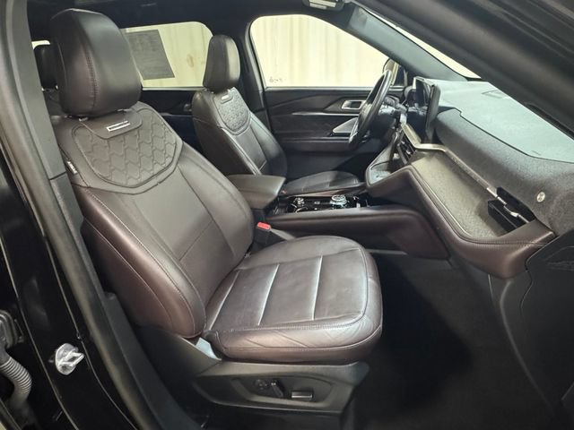 Used 2025 Ford Explorer Platinum w/ LUX Leather Package AWD/4WD image 41