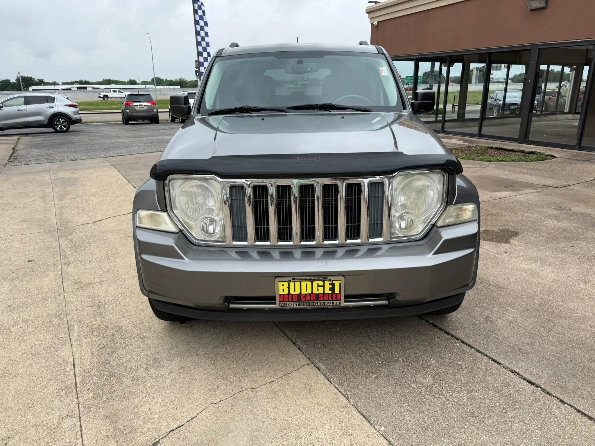 Used 2012 Jeep Liberty Limited RWD image 2