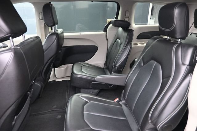 Used 2024 Chrysler Pacifica Touring-L FWD image 28