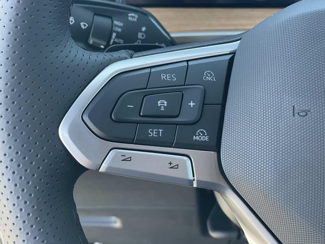 New 2026 Volkswagen Tiguan SE R-Line FWD image 8