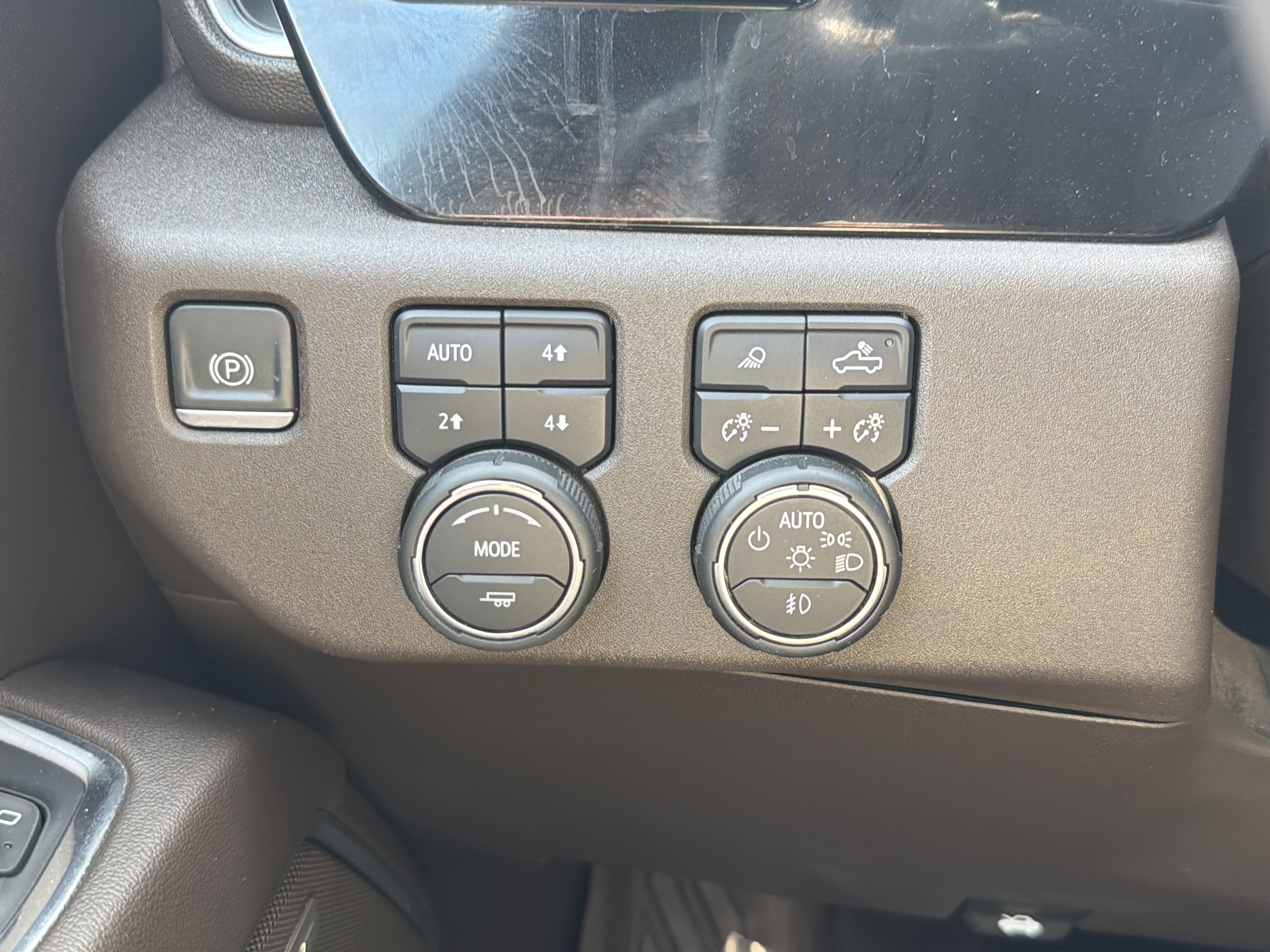Used 2023 Chevrolet Silverado 1500 LTZ AWD/4WD image 23
