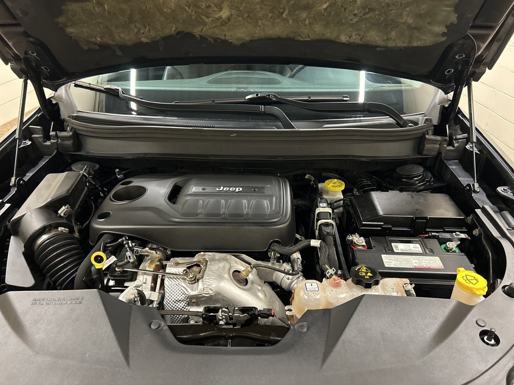 Used 2019 Jeep Cherokee Latitude Plus w/ Comfort/Convenience Group image 12