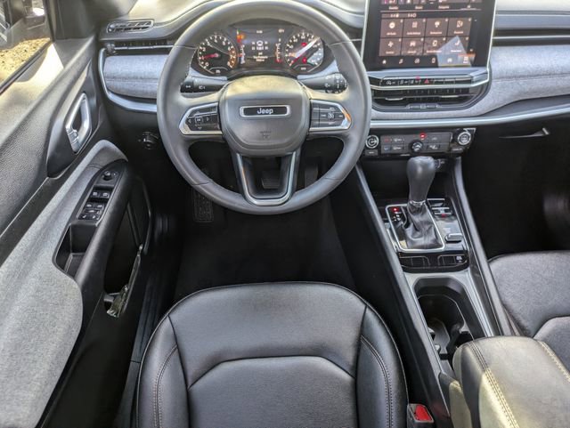 Used 2024 Jeep Compass Latitude image 11