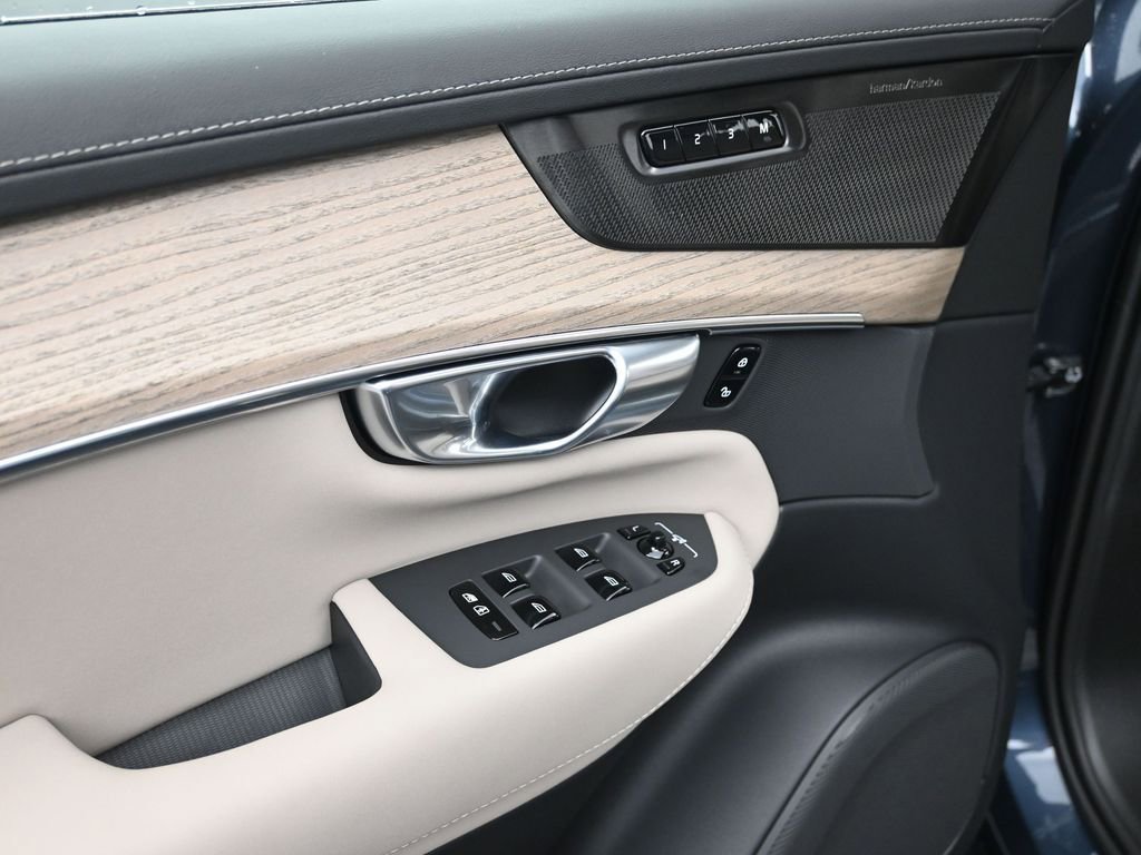 New 2026 Volvo XC90 B6 Plus w/ Protection Package Premier image 5