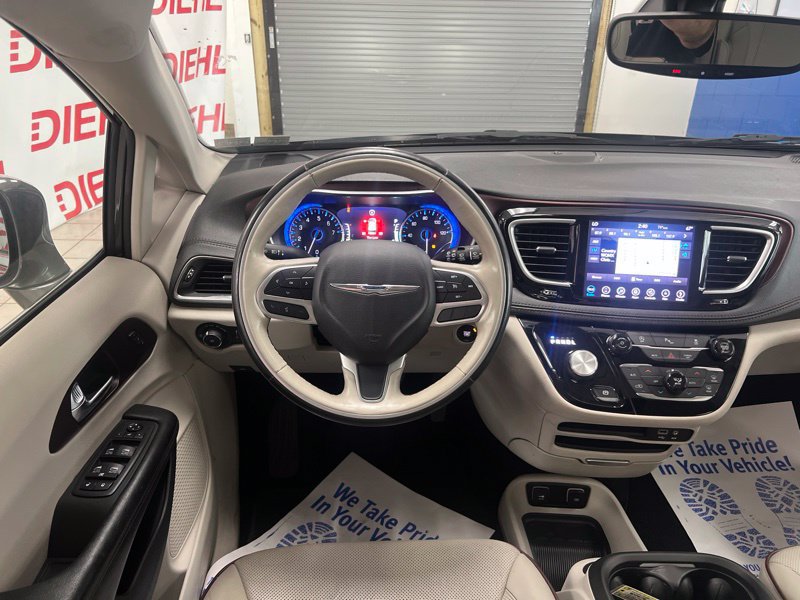 Used 2019 Chrysler Pacifica Limited FWD image 34