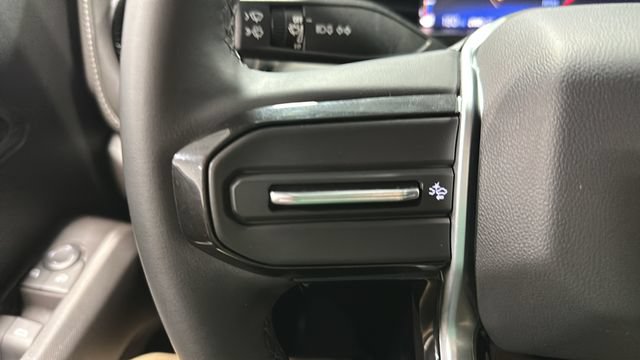 Used 2023 Chevrolet Colorado LT AWD/4WD image 12