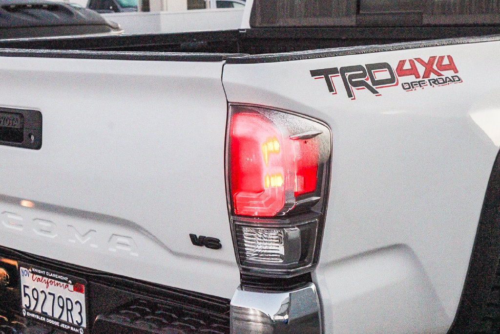 Used 2023 Toyota Tacoma TRD Off-Road w/ Black Out Package (TMS) AWD/4WD image 10